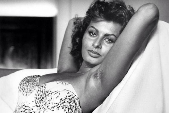 Illustrant le billet d'Ovidie sur son blog, cette belle et troublante photo de Sophia Loren. 