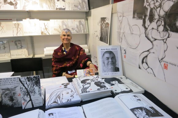 Sur le stand des éditions du Héron, Anne-Marie Simond et Alice.