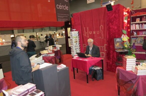 Pendant l'écriture de ce billet, sur le Stand HumuS, face à Michel Pennec.