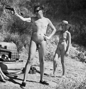 - Georges, lorsque je disais que j'avais envie de tirer un coup, ce n'est pas exactement à ça que je pensais. Depuis ton retour de l'armée, j'ai l'impression qu'on ne se comprend plus.